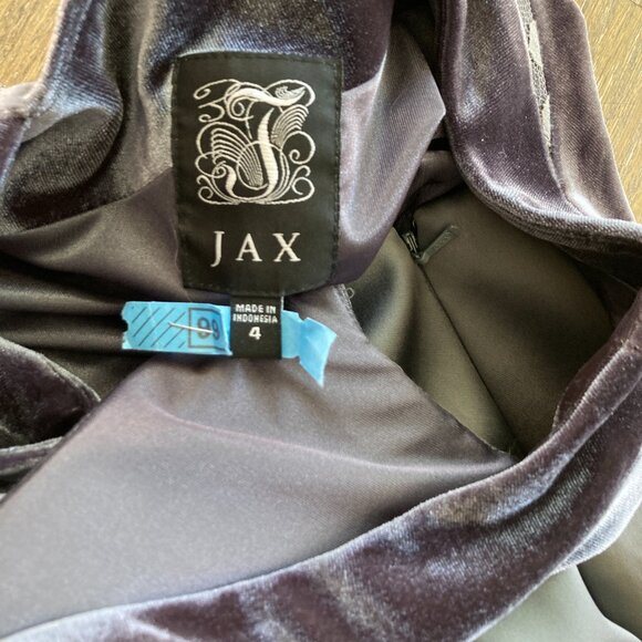 Jax Sheath Formal Velvet and Lace Size 4 Dress - Picture 7 of 11